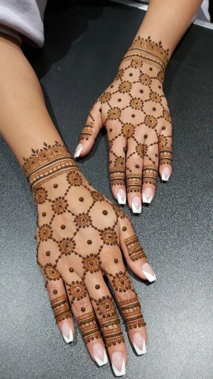 Simple Mehndi Design | Latest hand mehndi designs for girls | Times Now Henne Tattoo, Front Mehndi Design, Simple Mehendi Designs, Tato Henna, Mehndi Designs For Kids, Simple Mehndi Designs Fingers, Very Simple Mehndi Designs, Full Mehndi Designs, Mehndi Simple