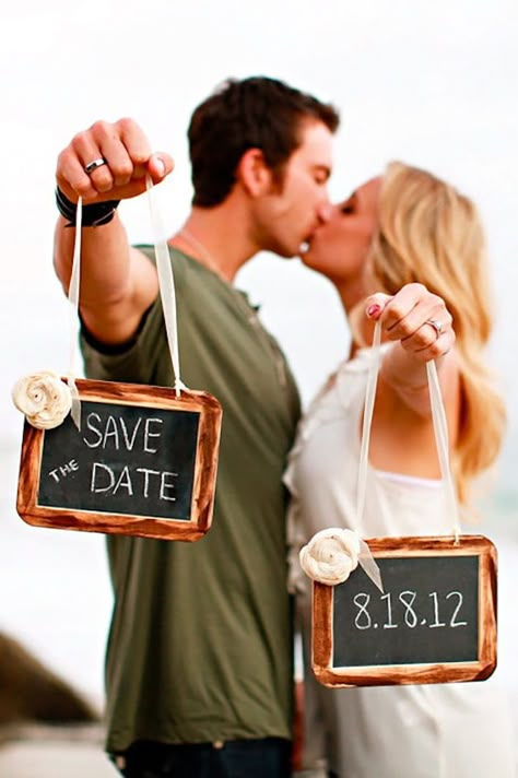 Save The Date Photo Ideas, Date Photo Ideas, Save The Date Pictures, Wedding Sides, Diy Save The Dates, Unique Save The Dates, Date Photo, Engagement Pictures Poses, Save The Date Photos