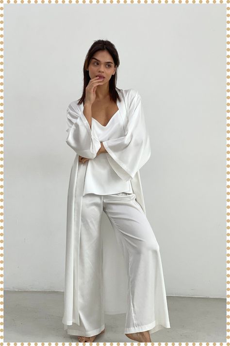 Pijama Satin, Silk Pajamas Set, Pajamas Aesthetic, Pijamas Women, Robe Silk, Bridal Pajamas, White Pajamas, Silk Pajama Set, Silk Robe