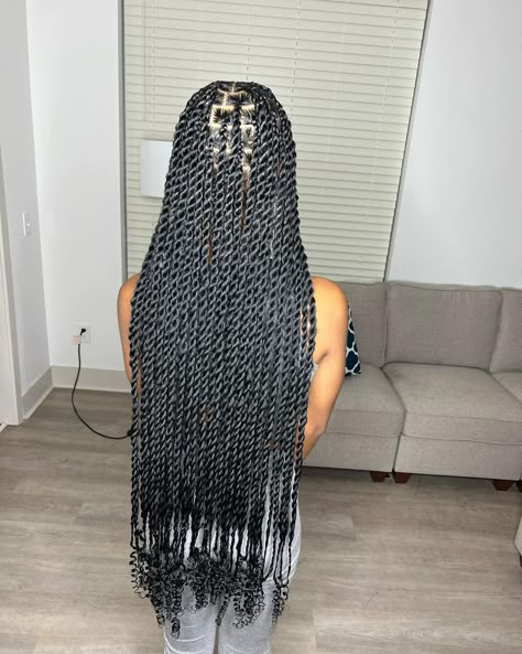 Knotless twist 😍😍🔥 | Instagram Large Knotless Twist Braids, Medium Knotless Twist, Senglanese Twists, Goddess Twist Braids, Island Braids, Knotless Twist, Big Twist Braids Hairstyles, Long Twist Braids, Black Hair Protective Styles