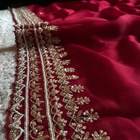 ♥️🧁D@D♥️🧁 Maroon Premium Pure Organza Silk drapes of luxury embellished with antique pearl sequins cut daana handwork & running handwork bp @ ₹7500 shipping free for Our Resellers Colour Customisation Possible ♥️ Hand Work Design Pattern, Saree Border Designs Embroidery, Cool Embroidery Designs, Sari Embroidery, Applic Work, Embroidery Dupatta, Silk Drapes, Hand Work Design, Embroidery Fashion Detail