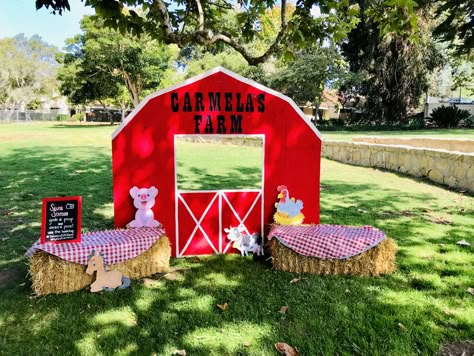 Tractor Birthday Party Backdrop, Barnyard Birthday Party Activities, Barnyard Birthday Backdrop, Barnyard Party Backdrop, Farm Party Backdrop Ideas, Farm Animal Backdrop, Farm Themed Party Ideas, Farm Backdrop Barnyard Party, Barnyard Backdrop