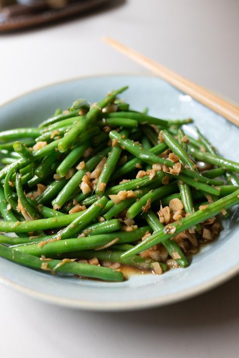 Chinese Garlic Green Beans, Hawaii Snacks, Green Bean Stir Fry, Soy Sauce Green Beans, Bean Stir Fry, Hawaii Recipes, Easy Green Beans, French Green Beans, Ginger Green Beans