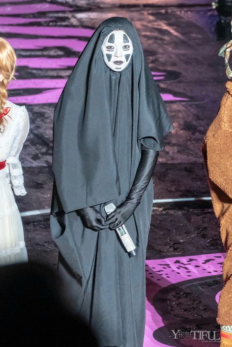 No Face As A Human, No Face Halloween Costume, Kpop Idols Halloween Costumes, Kpop Halloween Costumes Ideas, Kpop No Face, No Face Cosplay, No Face Costume, Kpop Halloween Costume, Twice Halloween