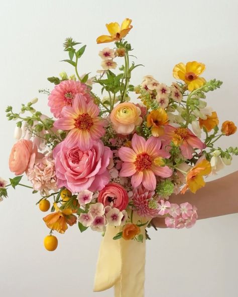 Yummy 🍑🍊🍑🍊 Flower sourced from @gatherflora.sf @hammockandspade @torchionursery @mayeshsanfrancisco #bridalbouquet #summerbouquet… | Instagram Boquette Flowers, Summer Bouquet, Wedding Flower Inspiration, Flower Therapy, Beautiful Bouquet Of Flowers, Wildflower Wedding, Deco Floral, Wedding Flower Arrangements, Flower Farm