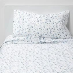 Xl Twin Floral Sheet : Target Blue Sheets, Dorm Room Inspiration, Twin Xl Bedding, Traditional Bedroom, Room Redo, Bedroom Refresh, Blue Rooms, Room Makeover Bedroom, Blue Bedding