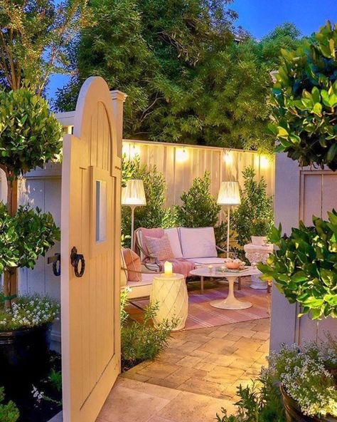 All the fairy foundrrrs 🏡🫶 🪄#Interior Design #HomeDecor #DreamHome #ModernLiving #OutdoorLiving #Homelnspiration #DecorTrends #InteriorStyling #LuxuryHome #CozySpaces #ArchitectureLovers #GardenGoals #HomeAesthetic #InstaDecor #Homestyle Girly Backyard Ideas, Aesthetic Yard Ideas, Cozy House Backyard, Aesthetic Backyards, Cozy Backyard Ideas, Backyard With Patio, Pretty Backyard, Nice Backyard, Aesthetic Backyard