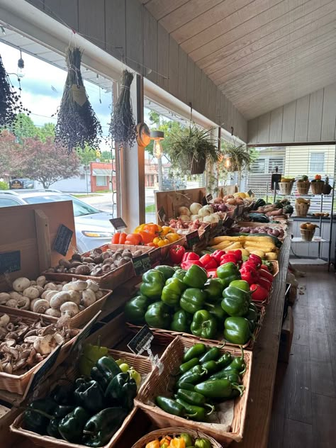 farmer’s market, local produce Small Town Farmers Market, Farm Market Aesthetic, California Farmers Market, Farm Stand Aesthetic, Local Farmers Market Aesthetic, Local Market Aesthetic, Pepper Farm, Outdoor Farmers Market, Farmers Market Aesthetic