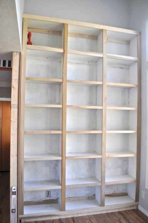 Diy Bookshelf Ideas, Diy Bookshelf Wall, Floor To Ceiling Bookshelves, Diy Bookshelf, Awesome Woodworking Ideas, Bookshelf Ideas, Bookcase Diy, Library Wall, Bookcase Wall