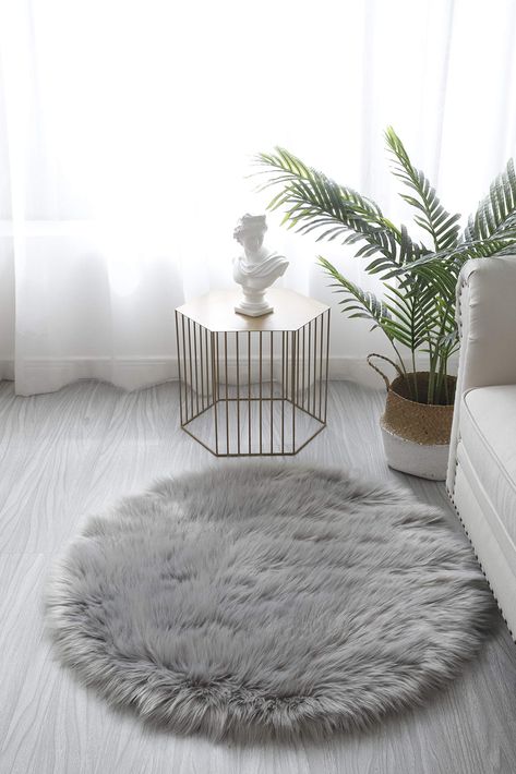 Fluffy Rugs Bedroom, Grey Room Decor, Grey Bedroom Rug, Modern Bedroom Rug, Deco House, Cute Bedroom Decor, Livingroom Layout, Simple Bedroom, Cute Room Decor