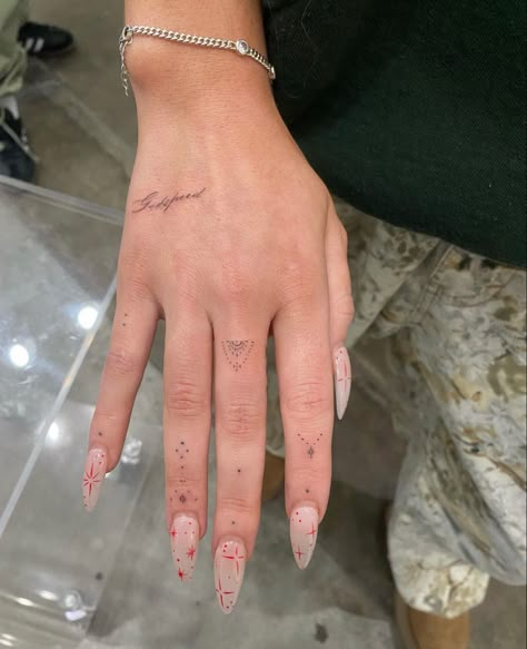 42 Tattoo, Small Finger Tattoos, Petit Tattoo, Hand And Finger Tattoos, Petite Tattoos, Tattoos Geometric, Red Ink Tattoos, Hand Tattoos For Women, Small Hand Tattoos