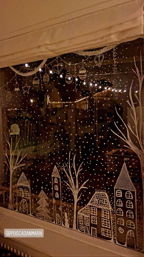 30 Cute Christmas Window Painting Ideas - Nikki's Plate Anthropology Inspired Diy, Winter Storefront Window Displays, Christmas Anthropologie Display, Natural Material Christmas Decorations, Xmas Window Painting Ideas, Window Paintings Christmas, Holiday Window Painting Diy, Christmas Window Art Ideas Diy, Windows Painting Christmas