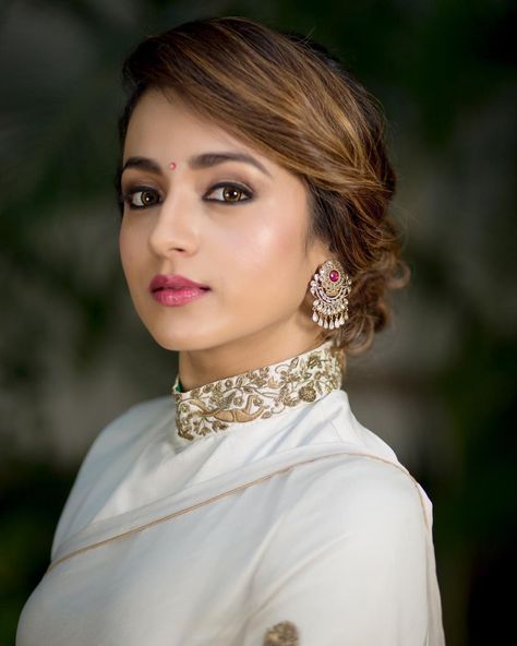 Trisha Photos, Trisha Krishnan, White Saree, Saree Trends, Elegant Saree, Alexandra Daddario, Stylish Sarees, Salma Hayek, Amber Heard