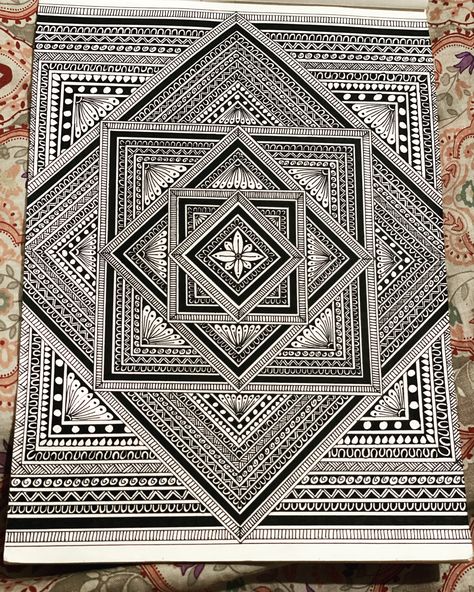 Mandala Illusion Art, Art Sketches Mandala, Mehndi Designs Sketch, Types Of Mandala Art, Mandal Arts Easy, Pencil Art Drawings Mandala, Abstract Sketches Pencil, Journal Ideas Black And White, Mandal Arts Creative Easy