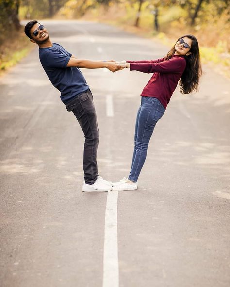 Couples Candid Photography, Hauz Khas, Couples Beach Photography, Pre Wedding Photoshoot Props, Pre Wedding Photoshoot Outfit, Wedding Photoshoot Props, Couple Poses Photography, Pre Wedding Photoshoot Outdoor, Photoshoot Outdoor