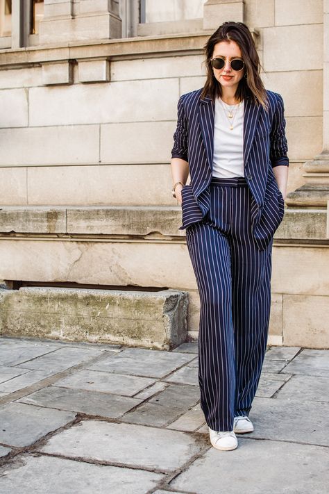 How To Style The 2018 Power Suit Trend For Everyday One Suit Outfit, Colorful Workwear, Matching Suit Women, Womens Navy Suit, Pinstripe Suit Women, Power Suits For Women, Pink Suits Women, Aritzia Outfit, Suits And Sneakers