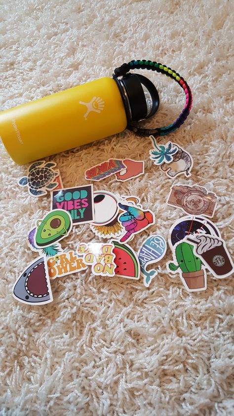 Water Bottle Handle Diy, Flask Stickers Ideas, Aesthetic Rory Gilmore, Travel Kit Gift, Hydro Stickers, Summer Camp Aesthetic, Stickers Photography, Surf Stickers, Girl Surfer