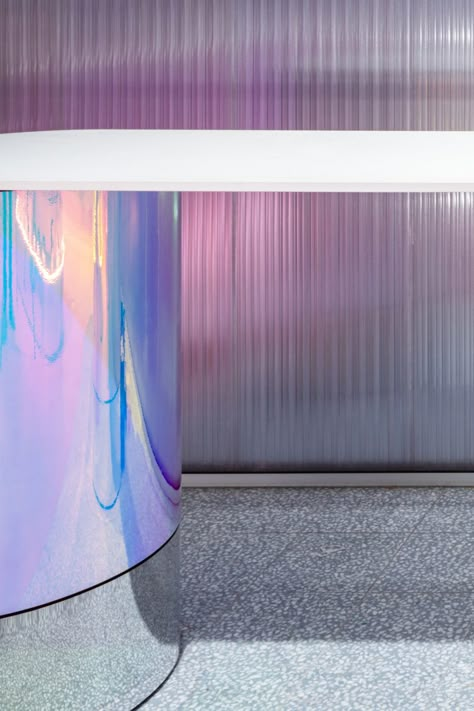 » Happytel Carindale Store by Prospace Australia, Brisbane – Australia Iridescent Interior Design, Australia Brisbane, Polycarbonate Panels, Futuristic Interior, Lobby Design, Retail Design Blog, Retail Store Design, Art And Science, Floor Colors