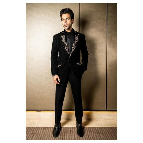 Bollywood Suits Men, Blazers For Men Reception, Sangeet Groom Outfit Tuxedo, Grooms Engagement Outfit, Pellikoduku Outfit, Engagement Clothes For Men, Sangeet Outfit For Men Indian Groom, Reception Look For Groom, Groom Reception Outfit Indian