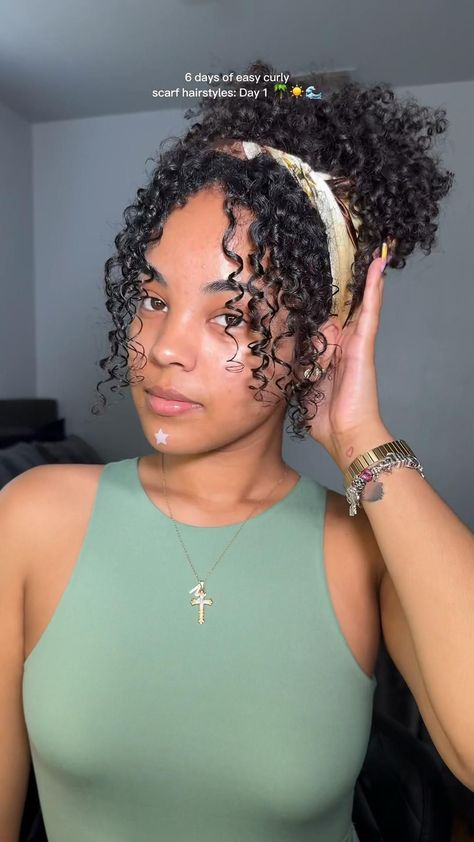 Day 1/6 🌴☀️ Check more at https://howcandothis.com/hairstyleideas/day-1-6-%f0%9f%8c%b4%e2%98%80%ef%b8%8f/ Chin Length Funky Hairstyles, Natural Hairstyles For Black Women Curly Short, Pinup Hair With Bandana, Drawing Curly Hairstyles, Hair Curly Style Ideas, Long Hair Bows Ribbons, Easy But Pretty Hairstyles, Curly Puffy Ponytail, Head Scarf Long Hair