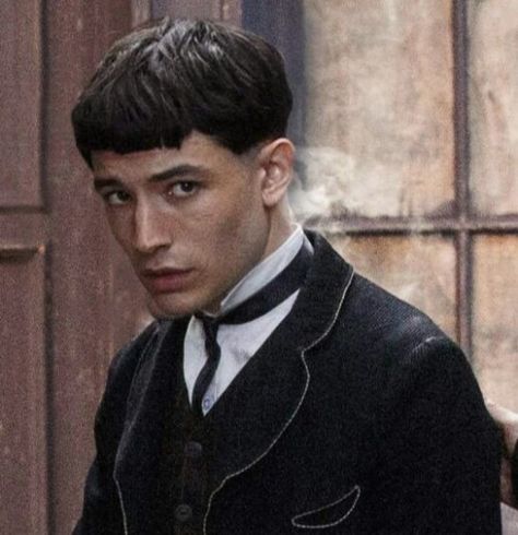 Ezra Miller Fantastic Beasts, Aurelius Dumbledore, Credence Fantastic Beasts, Fantastic Beasts Hogwarts, Fantastic Beasts Characters, Them Aesthetic, Alison Sudol, Fantastic Beasts 2, Harry Potter Scrapbook