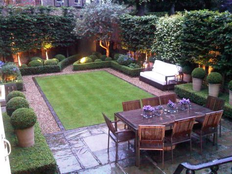 Love this small but perfectly designed and manicured garden || Tall pots in beds - Louise del Balzo Garden Design Small Backyard Garden Design, Small Courtyard Gardens, Cheap Backyard, Backyard Landscaping Plans, Small Backyard Gardens, Landscape Design Plans, Have Inspiration, The Secret Garden, Backyard Garden Design