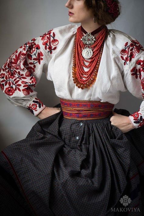 Slavic Clothing, Ukrainian Style, Ukrainian Clothing, Stil Boho, فستان سهرة, Folk Fashion, Folk Costume, Fantasy Fashion, Historical Clothing