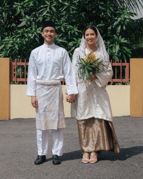 Malay Wedding Dress Nikah, Malay Wedding Dress Songket, Kurung Nikah, Melayu Wedding, Malay Wedding Dress, Baju Kahwin, Nikah Outfit, Muslimah Wedding Dress, Nikah Dress