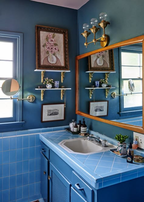 Colorful boho bathroom