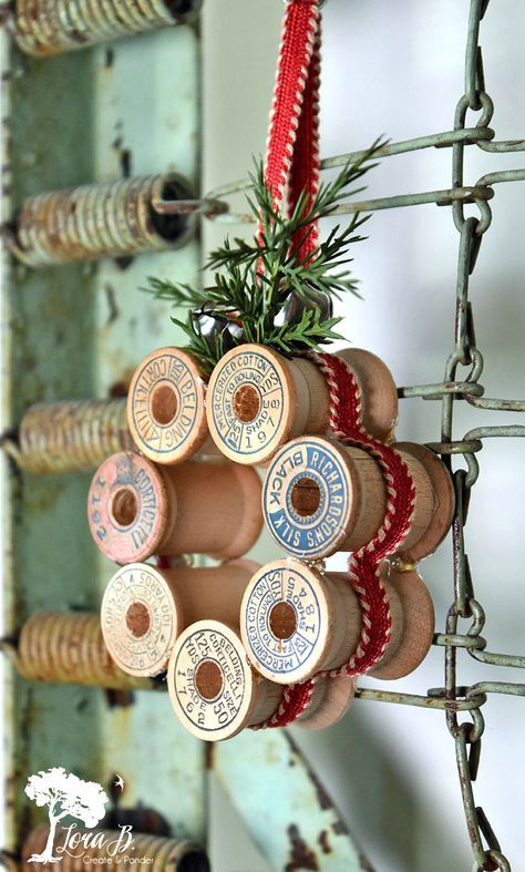 DIY Salvaged Junk Projects 453 - Tart tin snowman, spool wreath, tree shelf, faux gingerbread, stenciled stocking, plus! Features and NEW up-cycled projects! Spool Of Thread Ornament, Wooden Thread Spools Crafts Diy, Old Wood Thread Spools Ideas, Wooden Thread Spool Wreath, Crafts With Old Wooden Thread Spools, Wood Thread Spool Ideas Diy Projects, Wooden Sewing Spool Ideas, Metal Bobbin Crafts, Crafts For Shows