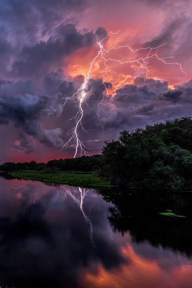 Wild Weather, Charcoal Drawings, Image Nature, Thunder And Lightning, Lightning Storm, Natural Phenomena, Beautiful Sky, Amazing Nature, Urban Art