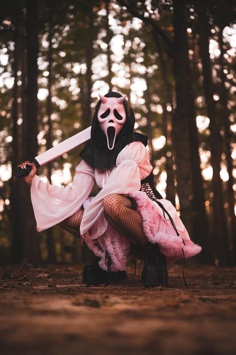 Halloween Shot Ideas, Ghostface Costume, Scream Costume, Mask Photoshoot, Horror Photos, Hot Halloween Outfits, Halloween Photography, Ghost Face, Halloween Photoshoot