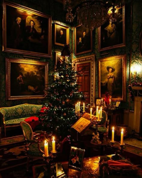 Victorian Christmas Aesthetic, Old Money Christmas, Victorian Christmas Decorations, Charles Dickens Christmas, Dickens Christmas, Castle Howard, Dark Victorian, Dream Christmas, Dark Christmas