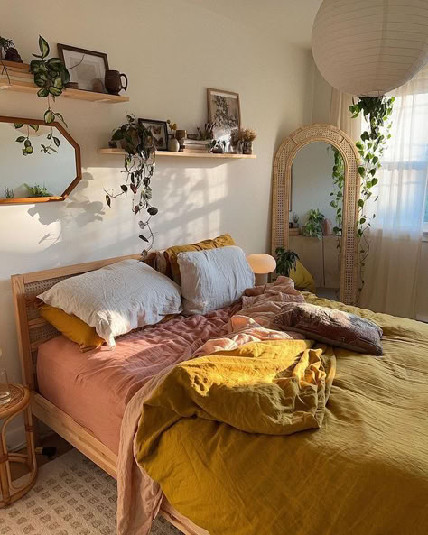 - Check more at https://howcandothis.com/homedecoration/61825/ Bedroom Vibes, Room Vibes, Apartment Vibes, Home Vibes, Redecorate Bedroom, Apartment Bedroom, Cozy Room Decor, Apartment Decor Inspiration, College Apartment