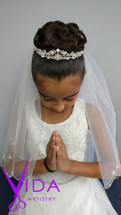 Trendy Bun, First Communion Hairstyles, Communion Headpiece, Girls Updo, Bun With Curls, Communion Hairstyles, Girls First Communion Dresses, Bridesmaid Hairstyles Half Up Half Down, Bun Hairstyle