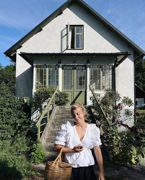 Norwegian Cottage, Norwegian House, Mission House, Scandinavian Cottage, My Scandinavian Home, Swedish Cottage, Large Hallway, Cottage Interior, Swedish House