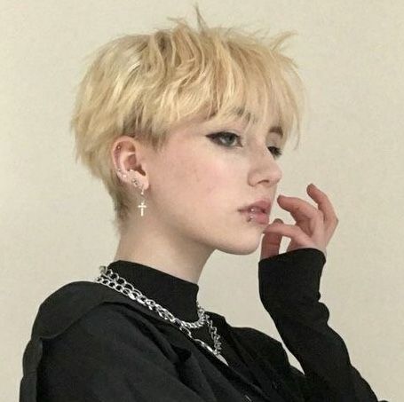 Non Binary Hair, Ftm Haircuts, Non Binary Haircuts, Short Grunge Hair, Androgynous Hair, Short Hair Tomboy, 2023 Hair, Really Short Hair, Short Hair Undercut