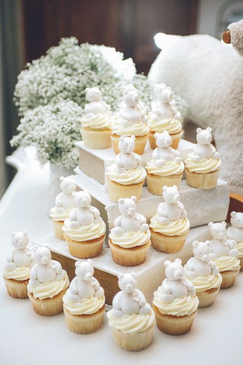 Baby Shower Themes Neutral, Girl Shower Themes, Classy Baby Shower, Bear Baby Shower Theme, Idee Babyshower, White Baby Showers, Elegant Baby Shower, Teddy Bear Baby Shower, Baby Shower Inspiration