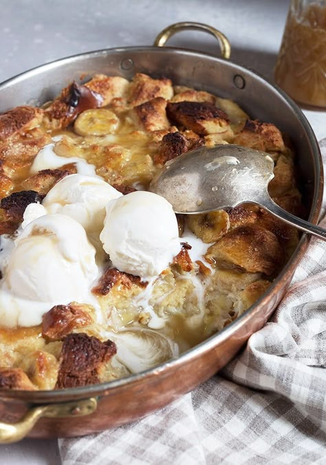 Bananas Foster Bread Pudding Bananas Foster Bread, Banana Sauce, Brioche Bread Pudding, Banana Foster, Bread Pudding Recipes, Banana Bread Pudding, Bread Puddings, Boozy Desserts, Bread And Butter Pudding