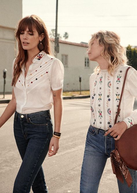 Moda Chic, Bohemian Tops, Mode Casual, Looks Street Style, Mode Inspiration, Embroidered Blouse, Outfits Casuales, Parisian Style, Casual Style