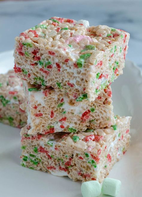 Christmas Rice Krispie Squares – Nina Kneads to Bake Peppermint Rice Krispie Treats, Christmas Rice Krispies, Krispie Treats Christmas, Rice Krispie Treats Christmas, Christmas Rice, Rice Krispie Bars, Rice Krispie Squares, Savory Dessert, White Chocolate Peppermint