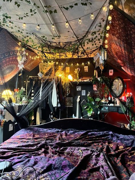 Hippy Room Inspiration, Goth Hippy Room, Canopy Bed Grunge, Hippy Goth Room, How To Make Your Room Grunge, Grunge Home Aesthetic, Wimsey Goth Style Bedroom, Room Ideas Witchy, Goth Hippie Room