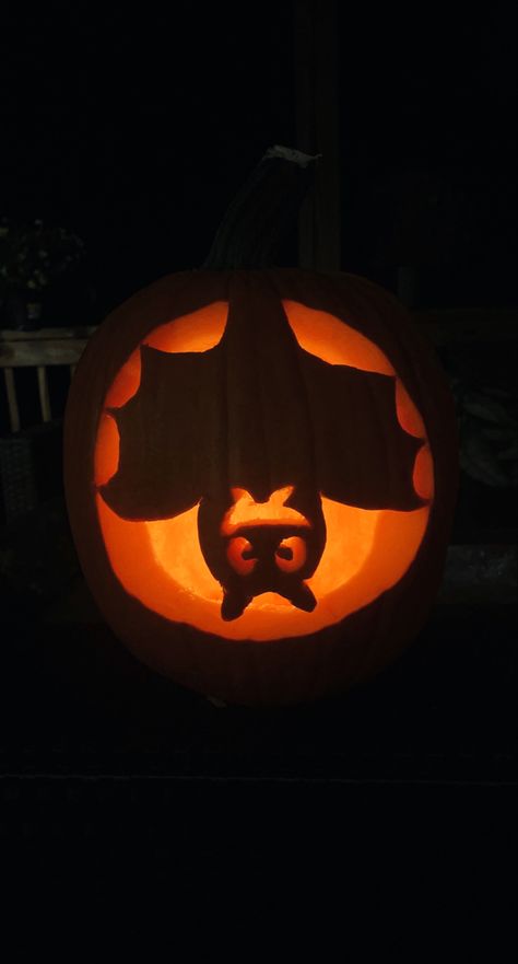 Bat Jackolantern, Pumpkin Carving Bat, Bat Pumpkin Carving, Inflatable Pumpkin, Halloween Candy Bowl, Light Up Pumpkins, Easy Pumpkin Carving, Bat Pumpkin, Halloween Pumpkin Carving