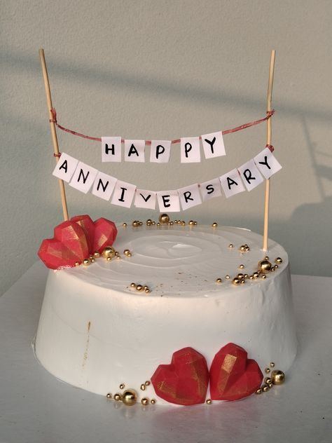 Aesthetic Cakes For Anniversary, Anniversary Cake Ideas Aesthetic, Anniversary Simple Decoration At Home, Wedding Anniversary Cake Aesthetic, Simple Decoration For Anniversary, 25 Anniversary Cake Designs, Anniversary Aesthetic Cake, Aniversary Cakes Designs Simple, Cute Anniversary Cake Ideas Simple