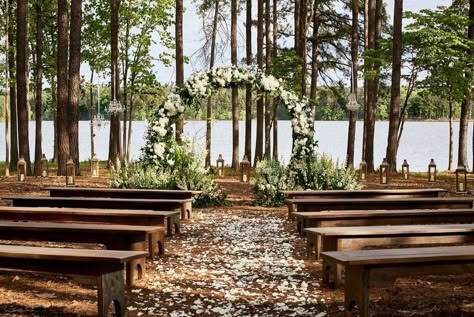 18 Lakeside Wedding Venues for the Ultimate Waterfront Event - WeddingWire Wedding Venues In Georgia, Lake Wedding Venues, Atlanta Wedding Venues, Georgia Wedding Venues, Lake Oconee, Cheap Wedding Venues, Garden Wedding Venue, Wedding Spot, Lakeside Wedding