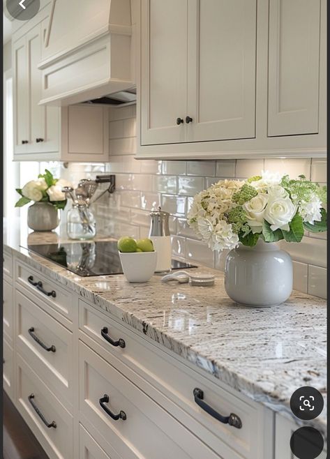 White Kitchen Cabinets With Quartz Ideas, New Kitchen Remodel Ideas, Kitchen White Cabinets Backsplash, Kitchen Ideas Appliances, Small Kitchen Ideas Paint Wall Colors White Cabinets, White Cabinets Kitchen Ideas, Off White Backsplash Kitchen, Kitchen Countertops And Backsplash Ideas, 2000s Kitchen Remodel