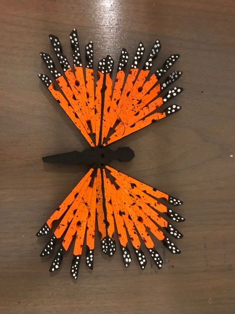 Clothing Pin Crafts, Clothes Pin Wreaths Diy, Clothespin Diy Crafts Butterfly, Clothes Pin Butterfly Craft, Clothes Pin Spring Crafts, Butterfly Clothespin Craft, Close Pin Crafts, Crafts With Clothes Pins, Clothes Pin Decor