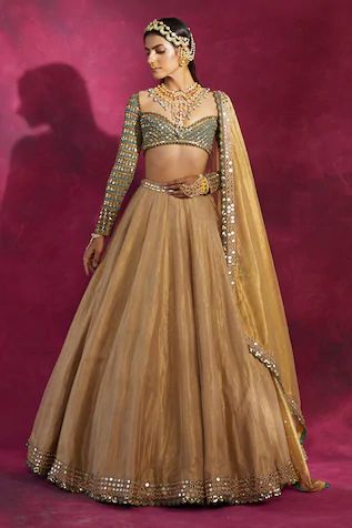 Embroidered Lehenga Set Golden Lehenga Bridesmaid, Trending Lehnga Designs, Gold Lehenga Simple, Golden Lehenga Simple, Gold Tissue Lehenga, Tissue Lehenga, Golden Lehenga, Vani Vats, Gold Lehenga