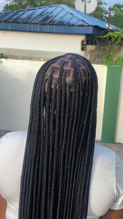 Full Small Knotless Braids, Knotless Braids Sizes, Smedium Knotless Long With Curls, Smedium Knotless With Curled Ends, Smedium Braid, Smedium Knotless Braid Parting, Knotless Braids Small Medium, Knotless Box Braids Small Medium, Knotless Braids Medium Size