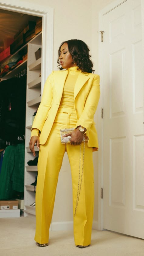 Monochromatic Outfit Black Women, Yellow Monochromatic Outfit, Monochromatic Yellow, Choir Outfits, Monochromatic Looks, Yellow Outfits, Monochromatic Fashion, Monochromatic Outfit, Stylish Work Attire